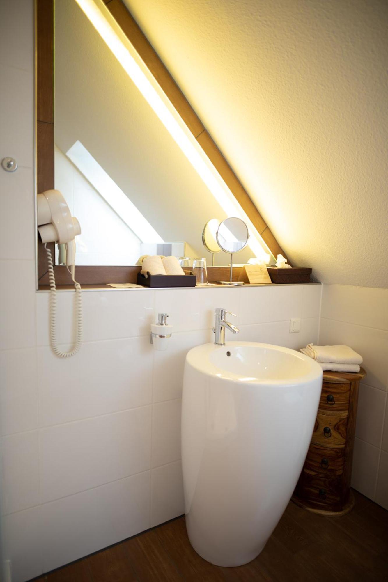 Vier Jahreszeiten Rooms Husum  Bagian luar foto