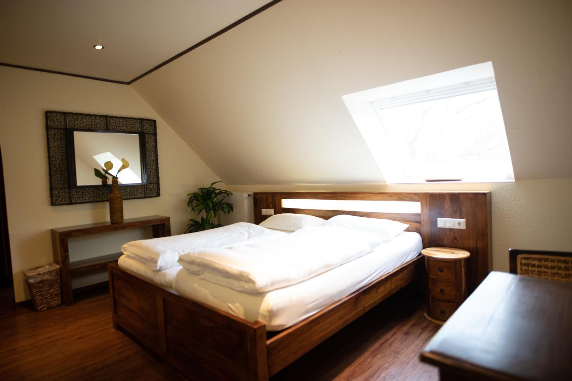 Vier Jahreszeiten Rooms Husum  Bagian luar foto
