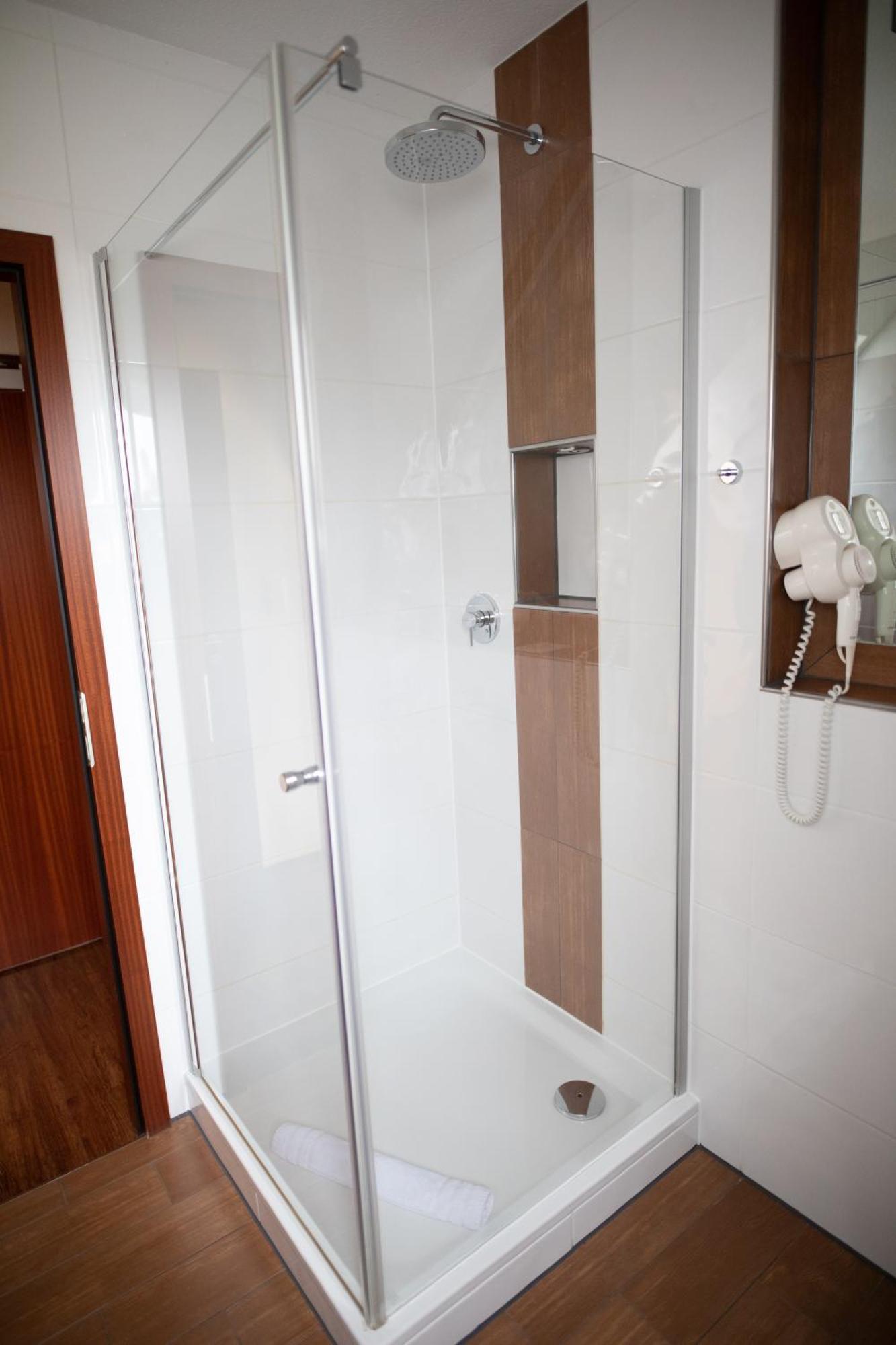 Vier Jahreszeiten Rooms Husum  Bagian luar foto